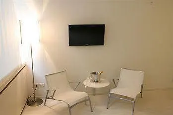 Allegro Apartments Duomo ミラノ 0*,  イタリア